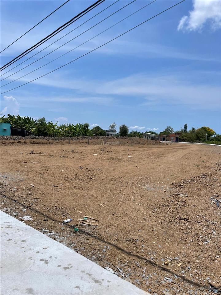 Chủ kẹt tiền cần bán đất gấp ngay chợ bình chánh, 980 triệu, diện tích 140m2, shr, full thổ cư