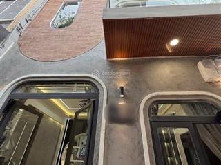 Nhà đẹp sát quận 1, gần phan xích long, hẻm ba gác, 1 trệt 2 lầu, 70m2, 4 tỷ 170, sổ riêng chuẩn