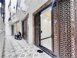 Bán nhà mới phân lô phố giảng võ, 30m2, gần chợ thành công, ngõ rộng thoáng, chỉ 7,98 tỷ, sổ đỏ cc