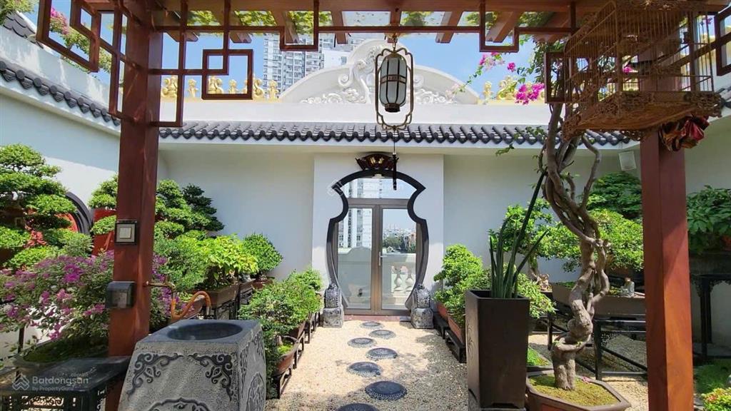 Biệt thự tân cổ điển  mt trần văn kiểu, p. 10 quận 6  dt 20x50m (cn 1.200m2)  hầm + 4 tầng, st