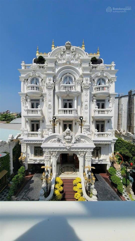 Biệt thự tân cổ điển  mt trần văn kiểu, p. 10 quận 6  dt 20x50m (cn 1.200m2)  hầm + 4 tầng, st