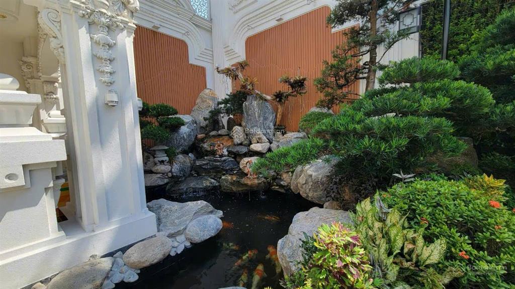 Biệt thự tân cổ điển  mt trần văn kiểu, p. 10 quận 6  dt 20x50m (cn 1.200m2)  hầm + 4 tầng, st