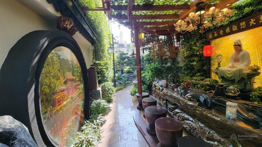 Biệt thự tân cổ điển  mt trần văn kiểu, p. 10 quận 6  dt 20x50m (cn 1.200m2)  hầm + 4 tầng, st