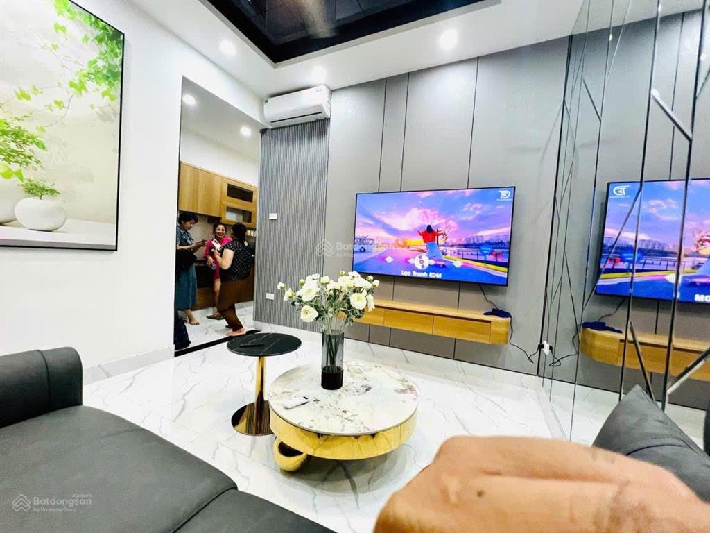 Nhanh mới kịp tập thể nghĩa tân! tầng 2 68m2 3,95 tỷ oto đỗ cửa tiện ích ngập tràn.