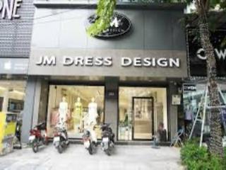 Cho thuê mặt bằng kinh doanh đường cầu giấy 90m2,4t thông sàn, mặt tiền 6.5m, vỉa hè rộng thoáng