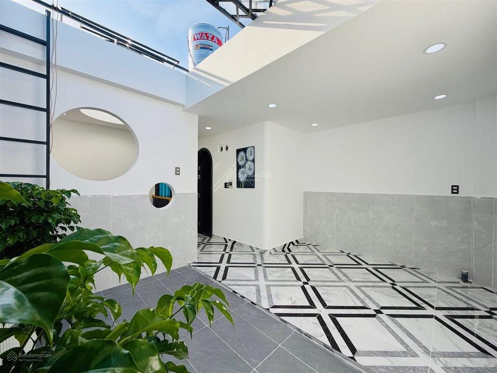 Bán nhà diện tích 85m2 giá sốc chỉ 3tỷ9 đường nhiêu tâmp5q5, gần chợ hoà bình. đang cho thuê 26tr