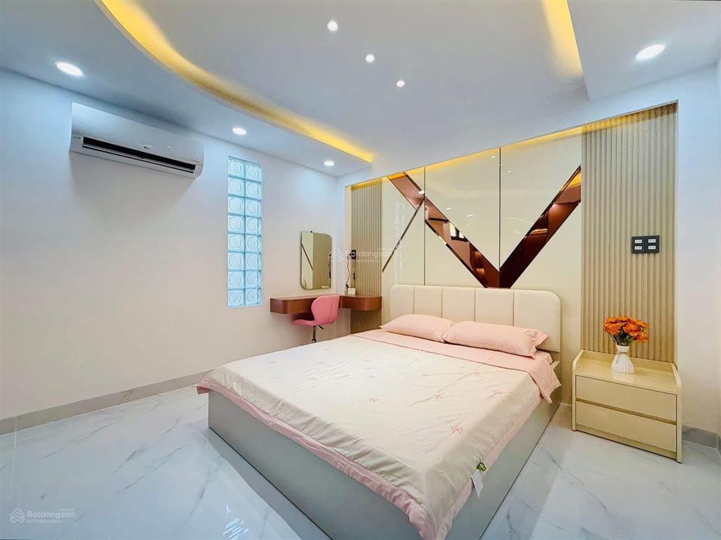 Bán nhà diện tích 85m2 giá sốc chỉ 3tỷ9 đường nhiêu tâmp5q5, gần chợ hoà bình. đang cho thuê 26tr