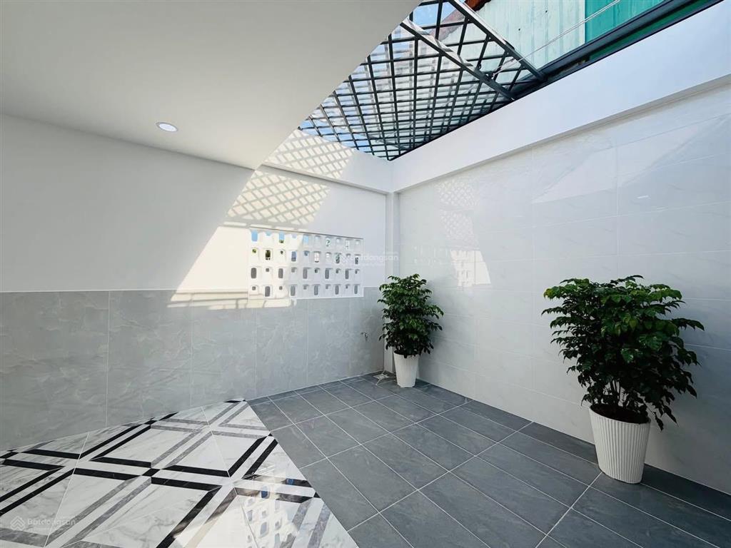 Bán nhà diện tích 85m2 giá sốc chỉ 3tỷ9 đường nhiêu tâmp5q5, gần chợ hoà bình. đang cho thuê 26tr