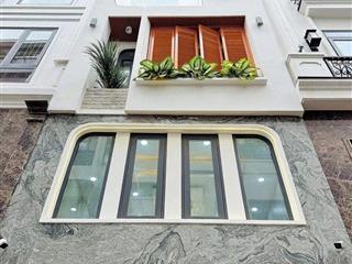 Giảm giá bán nhanh nhà đường lê thị riêngq1, gần ngã sáu phù đổng. 4tỷ2/72,6m2 đang cho thuê 28tr