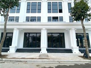 Chính chủ tôi cần bán căn l210 ngay đường 40m tại dự án louis city hoàng mai giá 28 tỷ