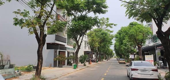 Bán lô đất đường quách thị trang, hướng đông bắc, khu vực gần sân bóng sầm uất