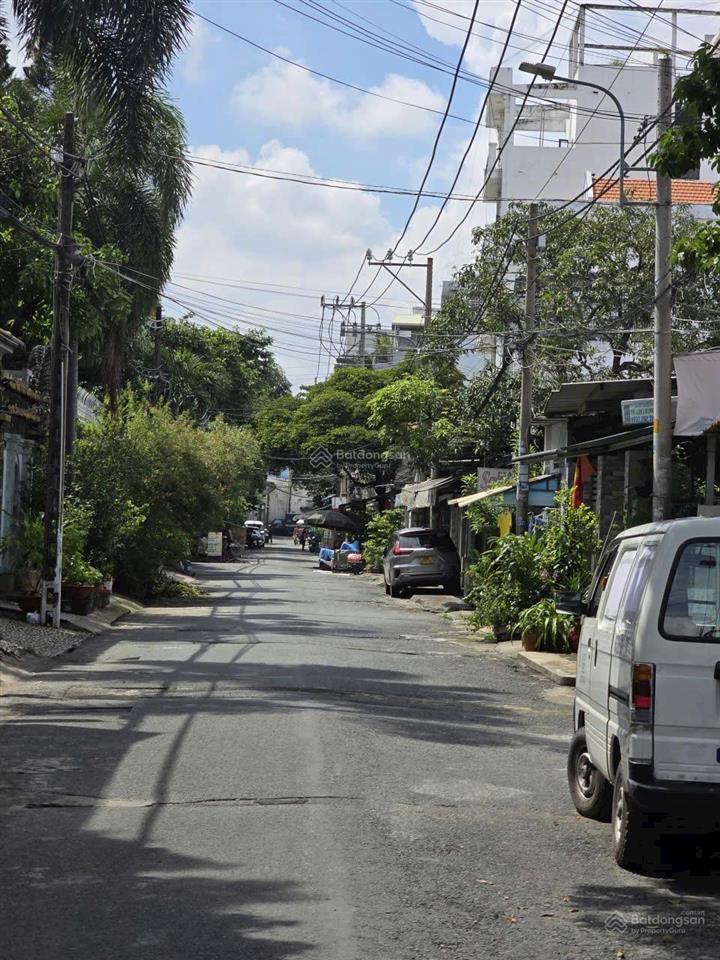 Bán nhà mt nghiêm toản, p.hòa thạnh, tân phú, dt 4x13m, cấp 4, ngay ủy ban q.tân phú