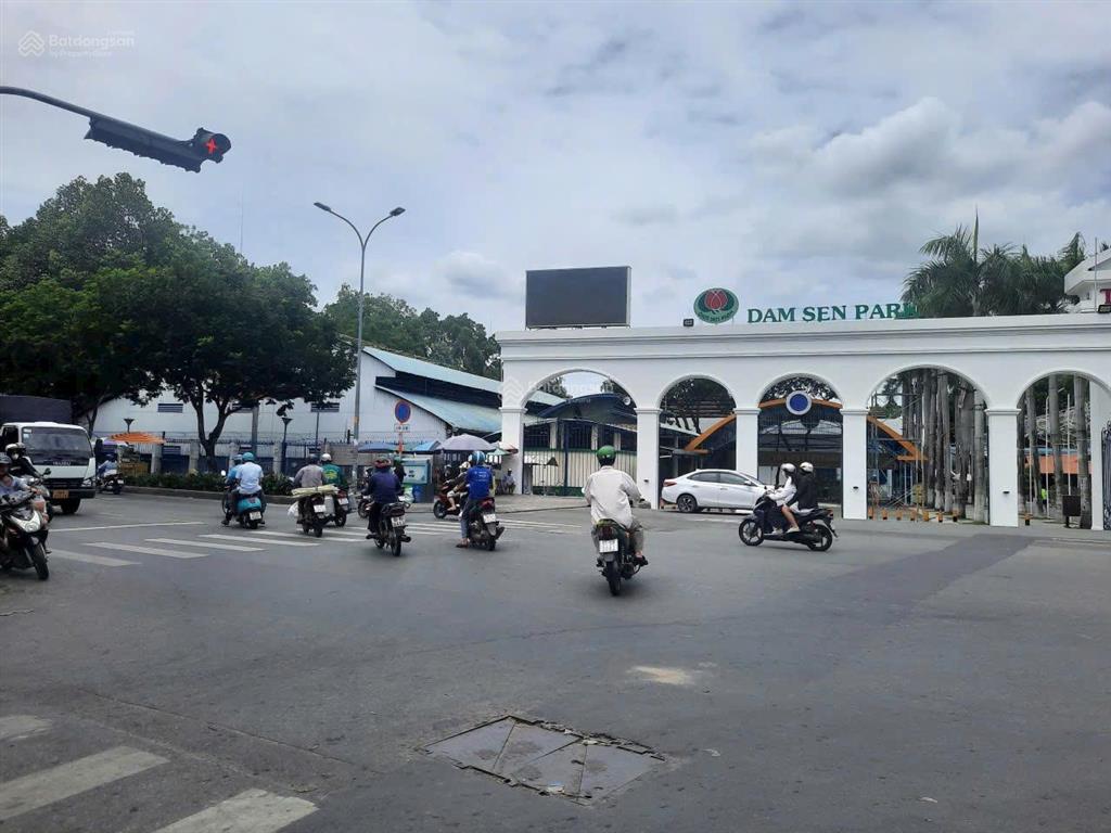 Bán nhà 2 mặt hẻm xe hơi 8m trước  sau khuông việt, q.tân phú, dt 4.2x18m, giáp quận 11