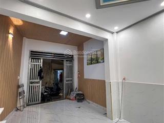 Ngay q6 bà hom  đường thông xe tải sát nhà
 nhà mới 3pn chỉ hơn 4 tỷ.