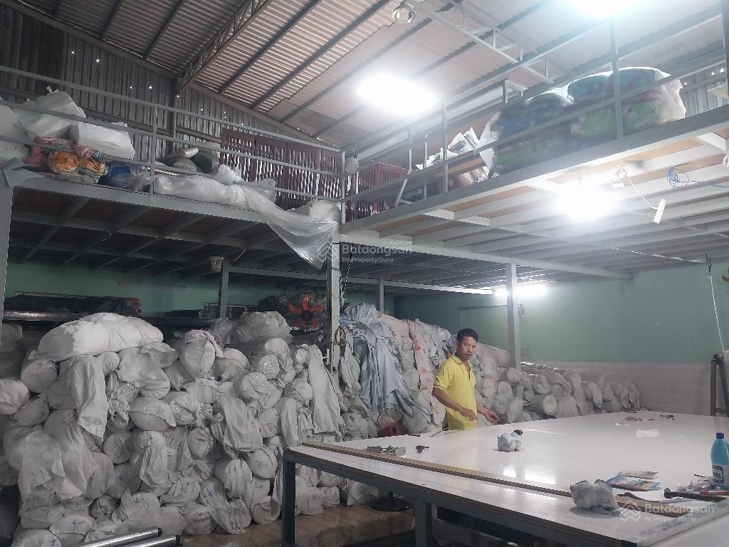 Hiếm  nhà ngay gần kênh tham lương  180m2  3 tầng  nở hậu chử l  chủ giảm cực mạnh