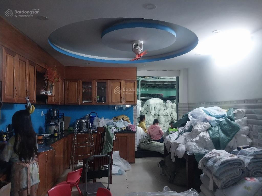 Hiếm  nhà ngay gần kênh tham lương  180m2  3 tầng  nở hậu chử l  chủ giảm cực mạnh