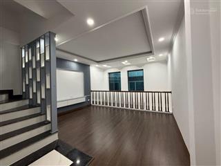 Nhà phố tựu liệt  hoàng liệt 38m2 giá 6,7 tỷ, dân xây mới nhà mặt ngõ rộng ô tô đỗ cổng