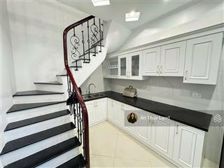 Nhỉnh 6 tỷ nhà đẹp cát linh  đống đa sát phố lớn  4 tầng sổ đỏ sẵn sàng gd