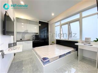 Phòng hiện đại đầy đủ nội thất, view thoáng mát