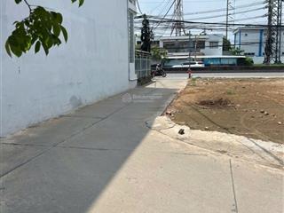 Chính chủ bán hẻm xe tải ql 1a, 3 pn, dt 4.3*25 m, trung tâm thị trấn
