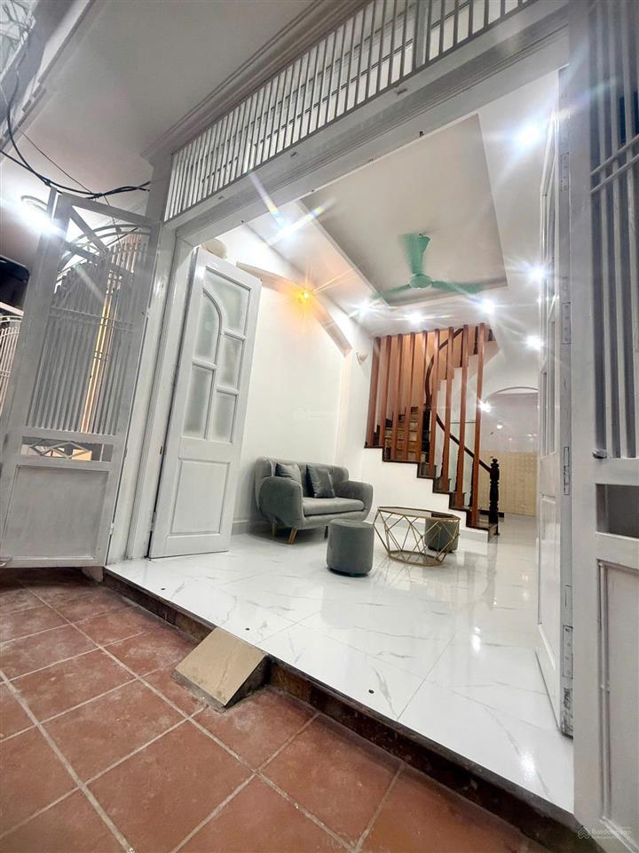 Bán nhà lạc long quân 42m² x 4 tầng mặt tiền 3.87m, nhà đẹp, ở ngay giá 8.5 tỷ