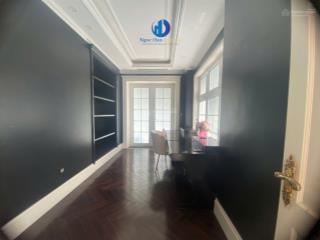 Cho thuê biệt thự, full nội thất cao cấp, sát hồ 24,5ha. giá 25 triệu/ tháng