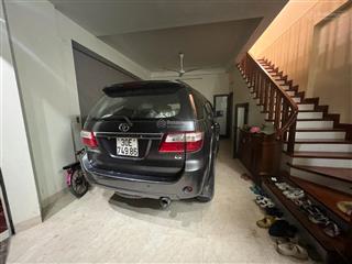 Bán nhà phân lô, ngõ 106 hoàng quốc việt, 60m, 5 tầng, 5 phòng ngủ, ô tô tránh, ngõ thông, 2 thoáng