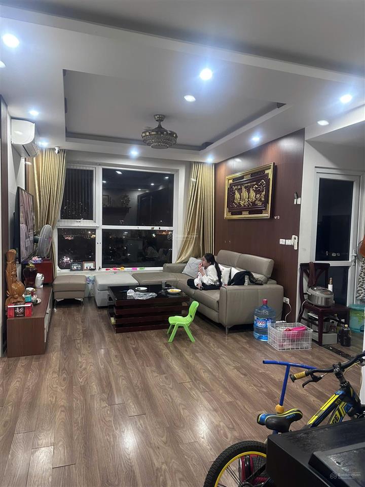 Bán căn hộ riverside garden, giá 6,85 tỷ, 82m2, 3pn, 2wctầng trung view thoáng