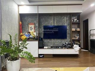 Tôi bán căn hộ 2pndt82m2giá 7,9 tỷ tầng trung view thoáng, full nội thất, có lot xe, sđcc