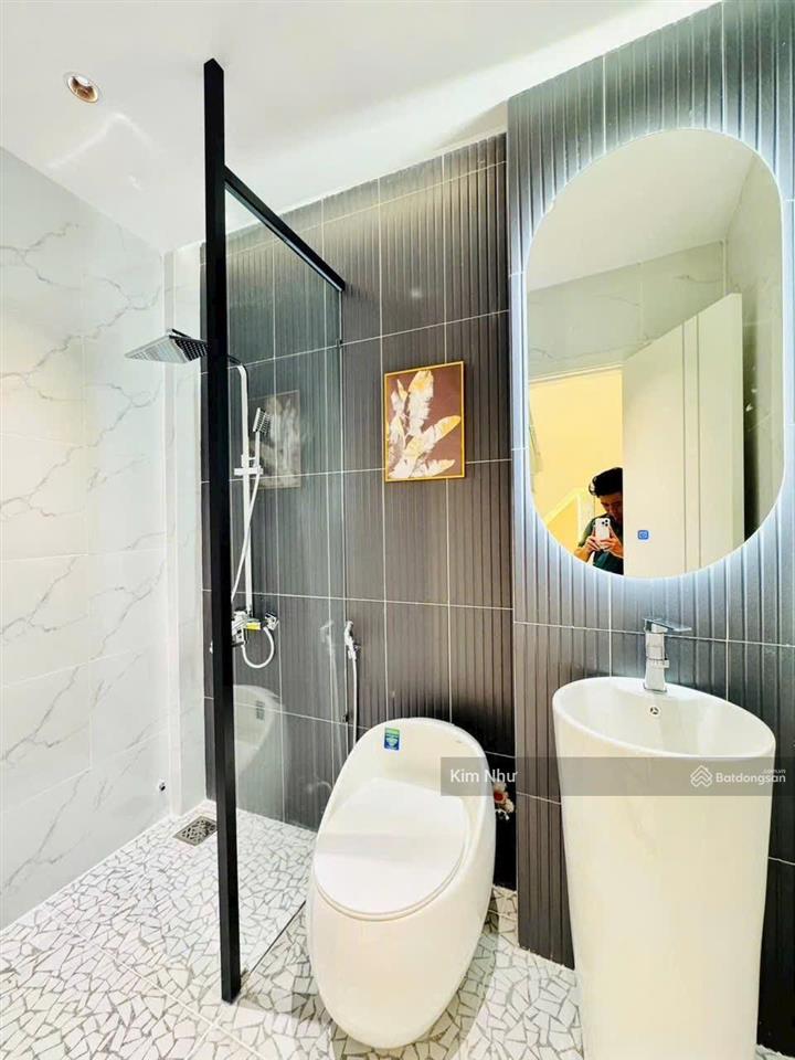 Chỉ còn 8.7 tỷ nhà 4 tầng mới lengkeng  kdc apec dân trí cao đồng bộ ô tô quay đầu 68m2