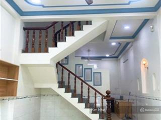 6 tỷ nhỉnh sở hữu nhà 3 tầng khu dân trí cao  sát phạm văn đồng  ngang gần 5m rộng rãi dt 70m2