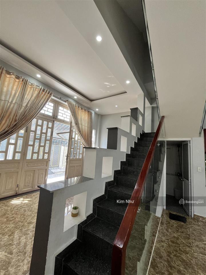 Nhà mới 3 tầng 3 mặt tiền linh đông đường 6mkhu an ninh dân trí caoô tô ngủ trong nhà4pn4wc