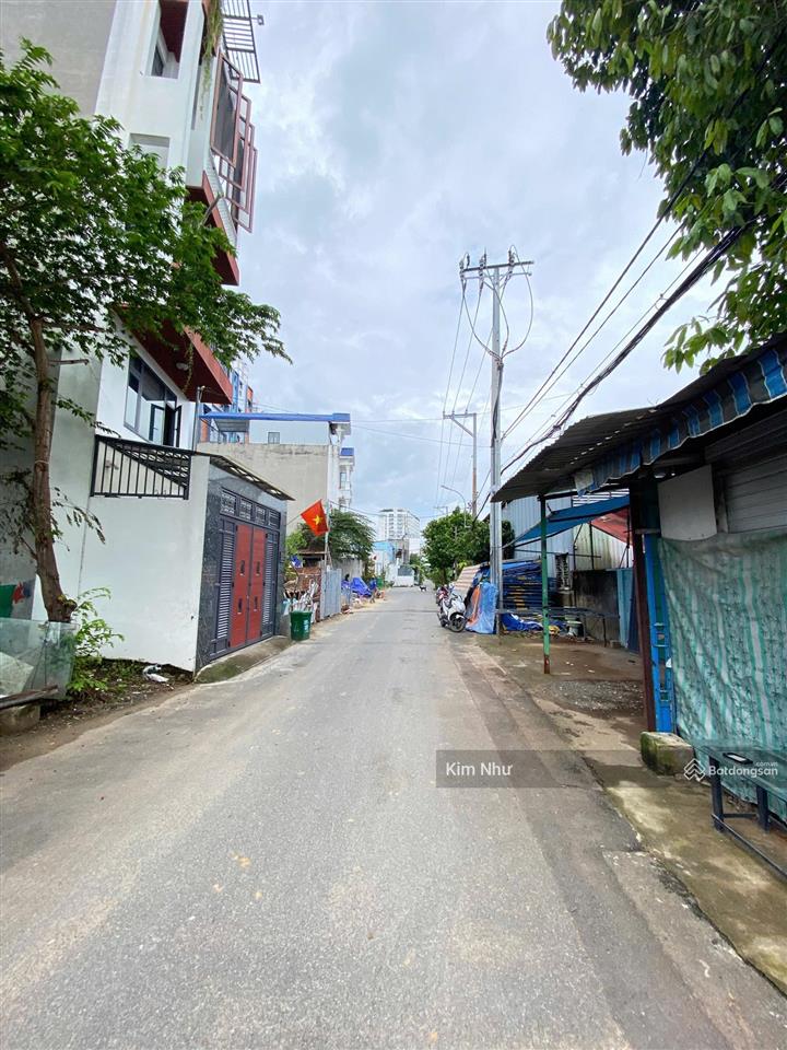 Bán đất hẻm xe tải nở hậu tài lộc 4.56m  full thổ  gần ga metro  xây dựng tự do  dt 75.9m2