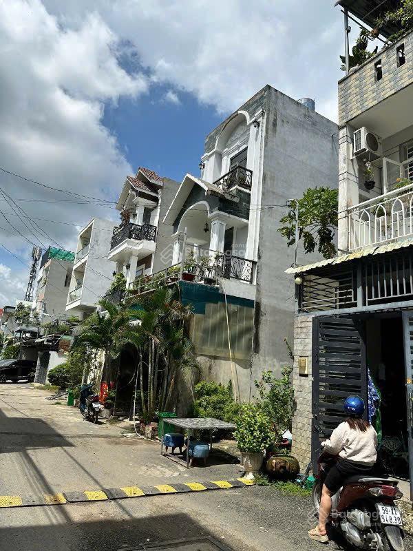 Gấp gấp!!! duy nhất 1 lô 52m2 giá 2 tỷ 750 ngay kdc trường lưu, gần vành đai 3. công chứng ngay