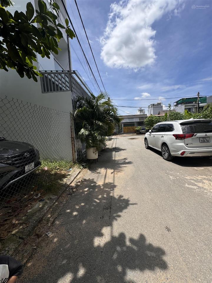 Gấp gấp!!! duy nhất 1 lô 52m2 giá 2 tỷ 750 ngay kdc trường lưu, gần vành đai 3. công chứng ngay