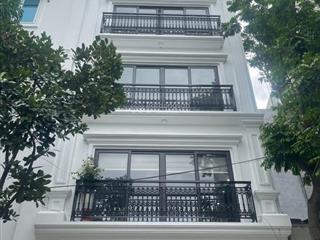 Bán gấp, phân lô cầu giấy, 75m2, 7 tầng, mt 5m, 3 ô tô tránh, thang máy, vỉa hè rộng, 24.5 tỷ