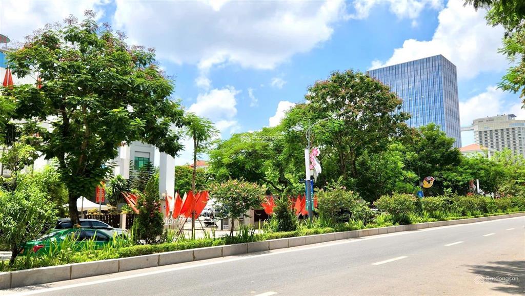 Bán đất mặt phố lạc long quân, 152,3m2, đã có giấy phép xây 1 hầm 7 nổi 1 tum.  0904 562 ***