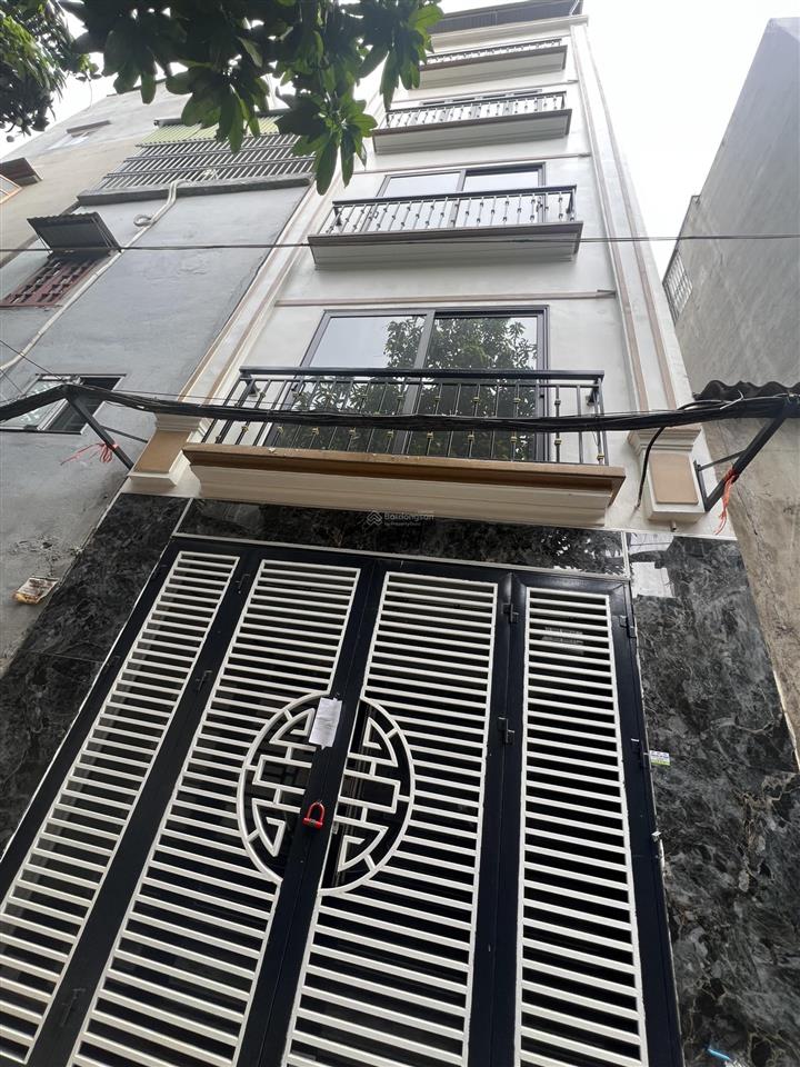 Lĩnh nam hoàng mai nhà đẹp ô tô đỗ cửa