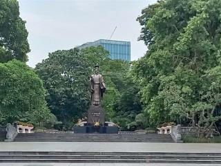 Bán nhà mặt phố trần hưng đạo 110 tỷ, 140m.