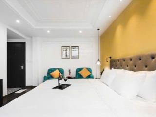 Bán khách sạn mặt phố hàng buồm 318 tỷ  300m2  7 tầng  48 phòng