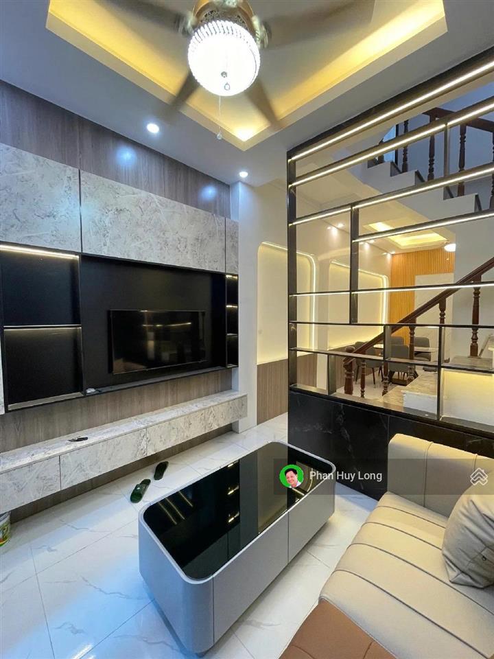 Hot ! bán nhà nguyễn khang cầu giấy 6 tầng thang máy 32m2 mt4m 8.2 tỷsổ đỏ chính chủ