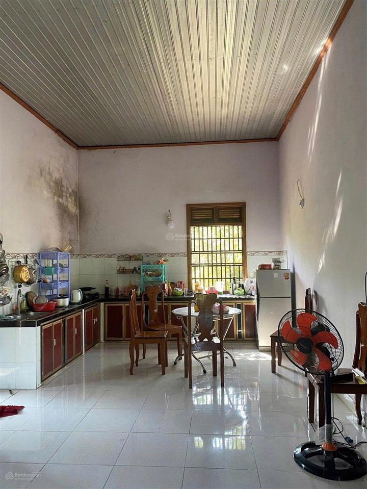 Chính chủ bán gấp  mua đất tặng nhà cấp 4 ngay kcn becamex hơn 3000m2, chỉ 950 triệu có thổ cư