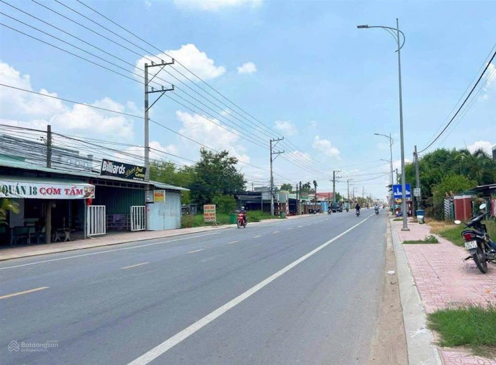 Chính chủ kẹt tiền bán nhanh lô đất mặt tiền đường 300m2 chỉ 950tr sổ sẵn