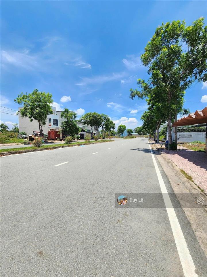 Giá chỉ 590triệu có ngay lô đất ở đ. ne 8, p.thới hoà,tp.hcm, dt khủng 300m2,cách ql 13 chỉ 100m,