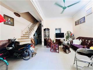 Bán gấp nhà tại nghĩa đô, cầu giấy, hà nội, nhà 3 mặt thoáng 11 tỷ, 61m2 . gần phố trần cung