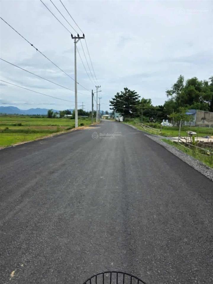 Bán lô đất mặt tiền đường nhựa 10m, lề 2m, dt 205m2,ngang 17m ,thôn nam sơn, xã hòa tiến, hòa vang