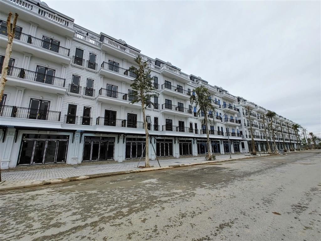 BÁN LIỀN KỀ 4 VIEW BÃI GỬI XE TẠI KDT ĐÔNG DƯƠNG RESIDENCE – ĐỨC THƯỢNG (0915458886)