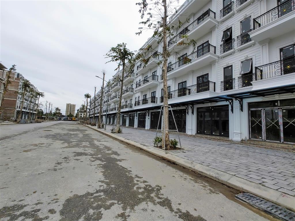 BÁN LIỀN KỀ 4 VIEW BÃI GỬI XE TẠI KDT ĐÔNG DƯƠNG RESIDENCE – ĐỨC THƯỢNG (0915458886)