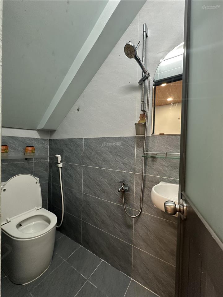 Đường dương bá trạc, phường chánh hưng (p. 1 cũ), quận 8 diện tích 4m x 6m, 2pn, 1wc