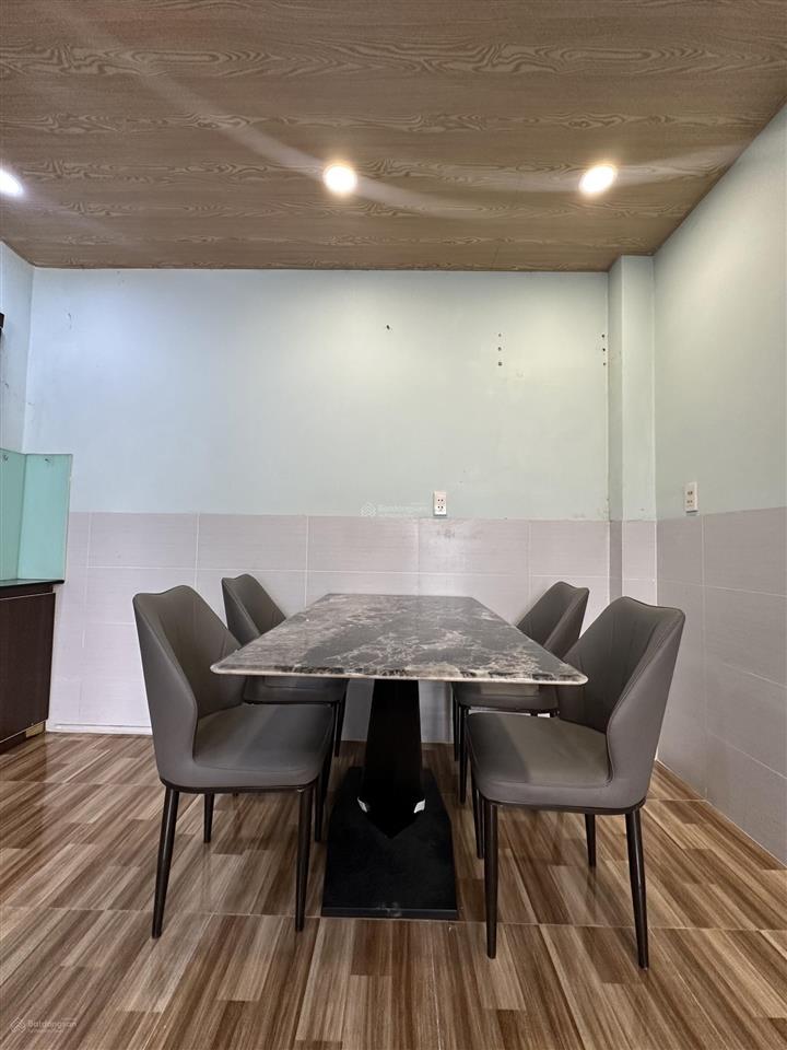 Đường dương bá trạc, phường chánh hưng (p. 1 cũ), quận 8 diện tích 4m x 6m, 2pn, 1wc